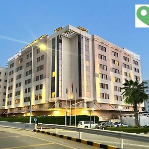 Golden Tulip Muscat
